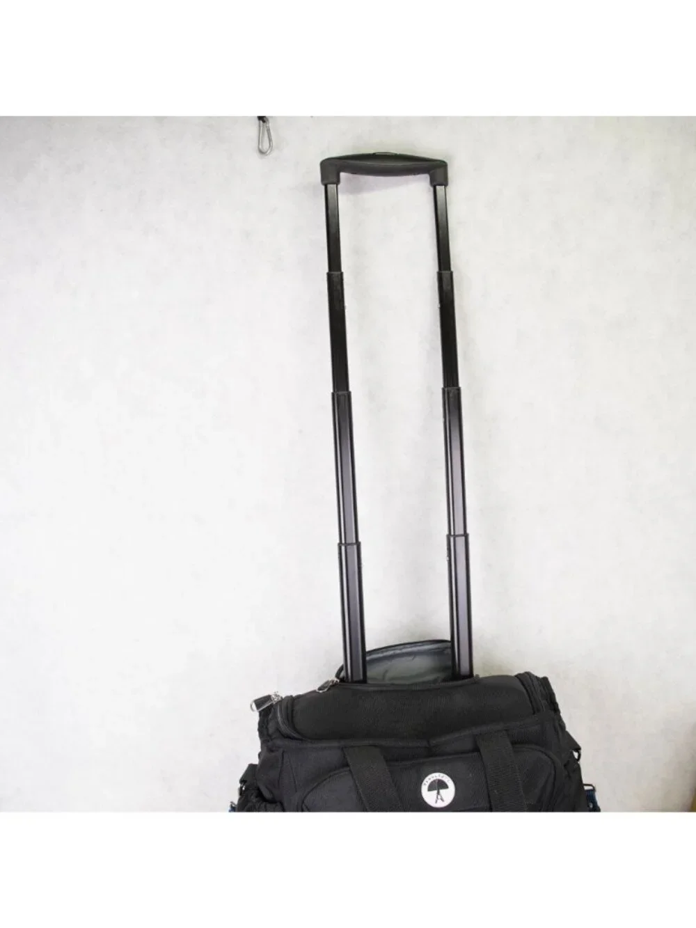 Travelpro WalkAbout Lite Rolling Tote 6413-14 Black 16” x 14” x 9” Working good
